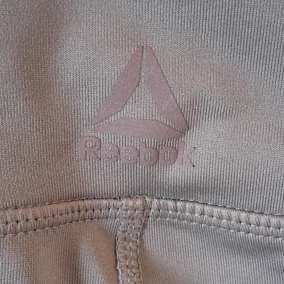 Reebox Green biker shorts with pockets sz med polyester and spandex - Picture 4 of 6